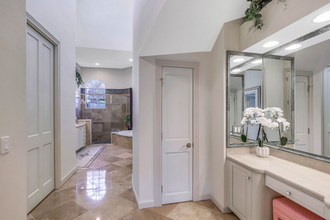 8089 Via Vecchia, Naples, FL 34108