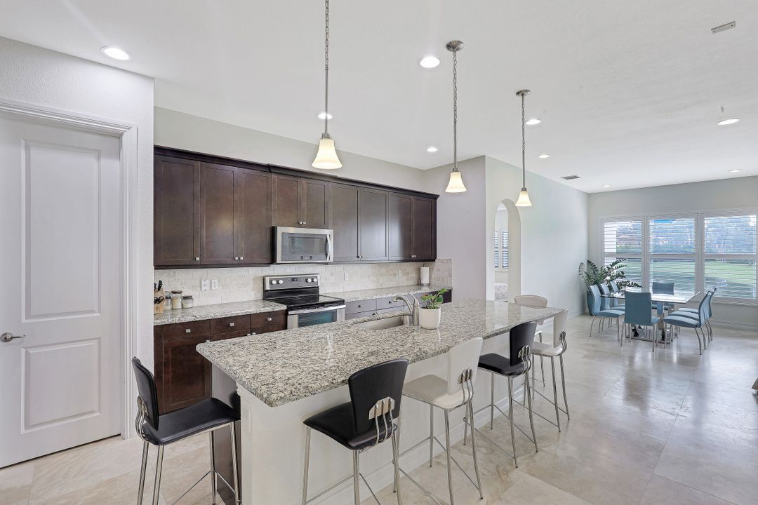 9256 Woodhurst Dr, Naples, FL 34120