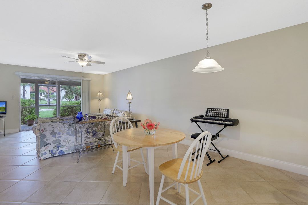 300 Valley Stream Dr #6A, Naples, FL 34113