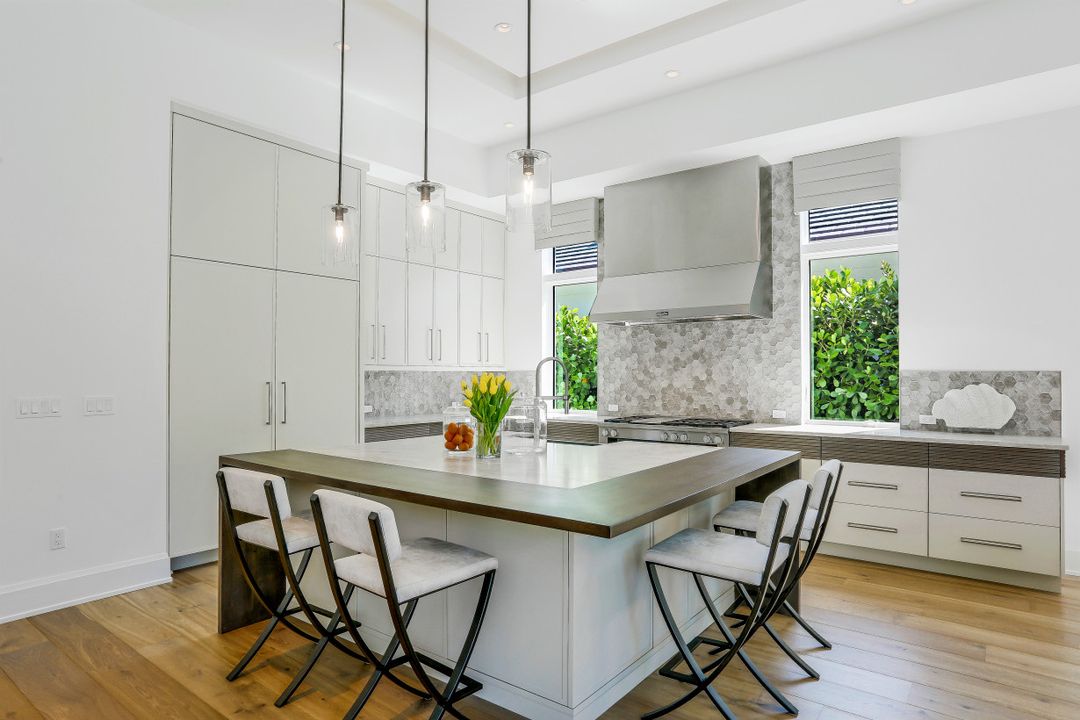 500 First Ave N, Naples, FL 34102