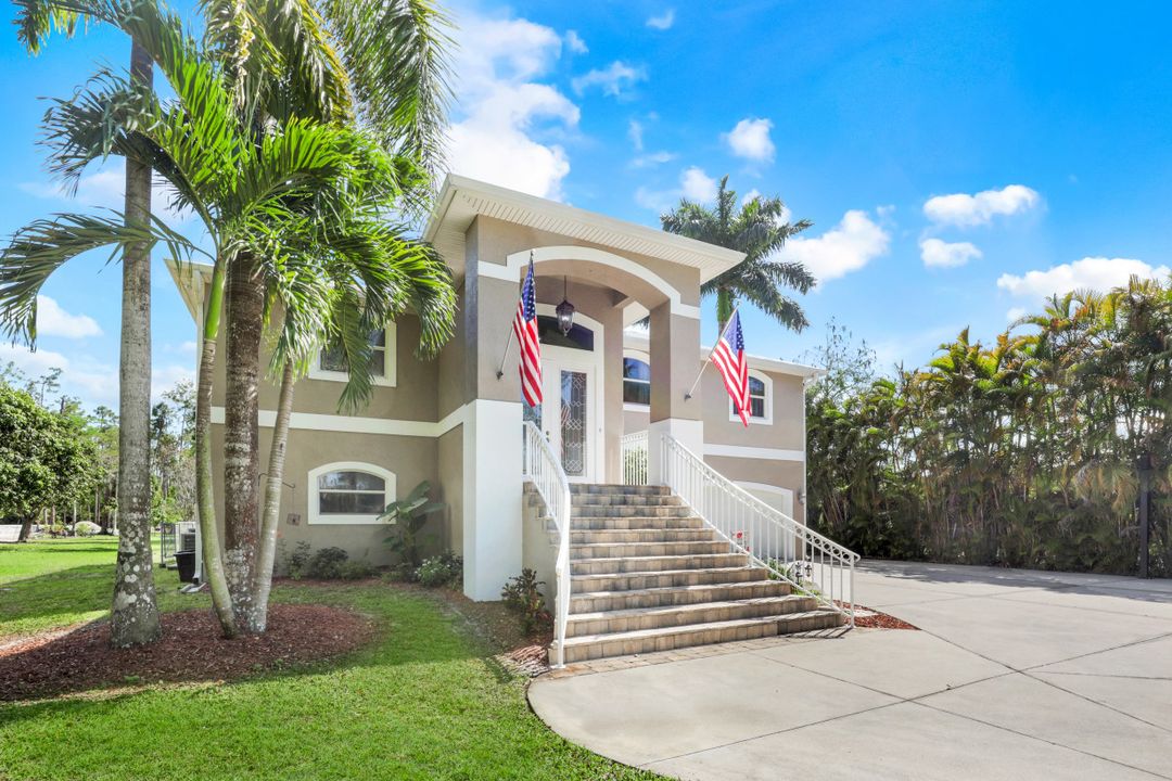 5660 Spanish Oaks Ln, Naples, FL 34119