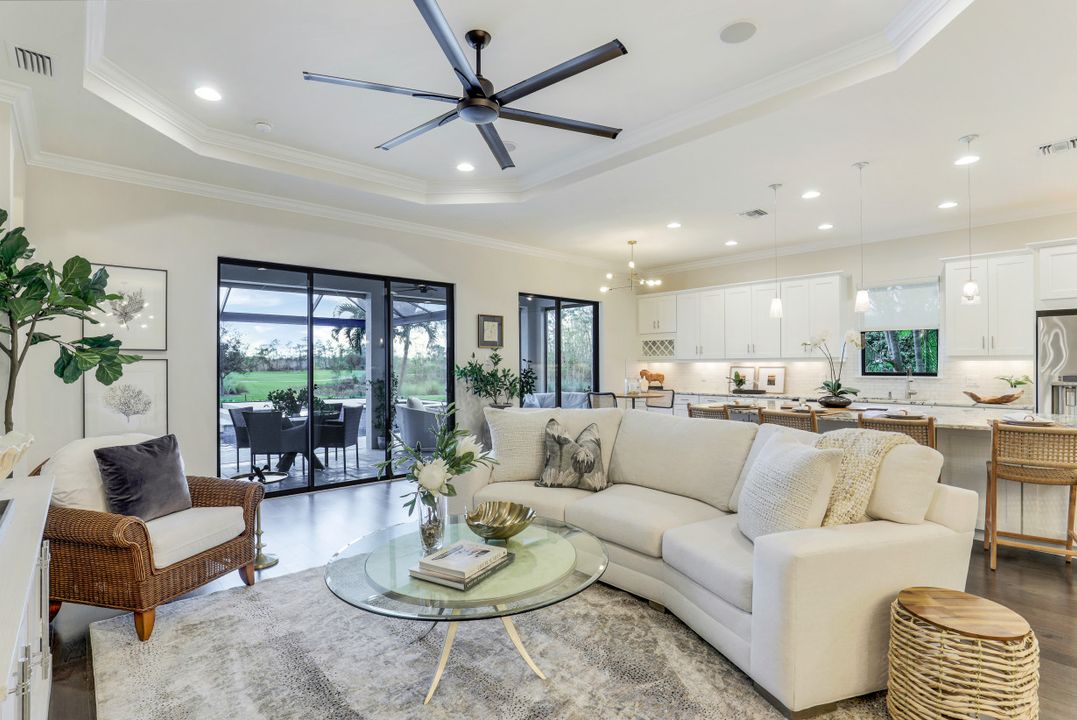 8815 Vaccaro Ct, Naples, FL 34119