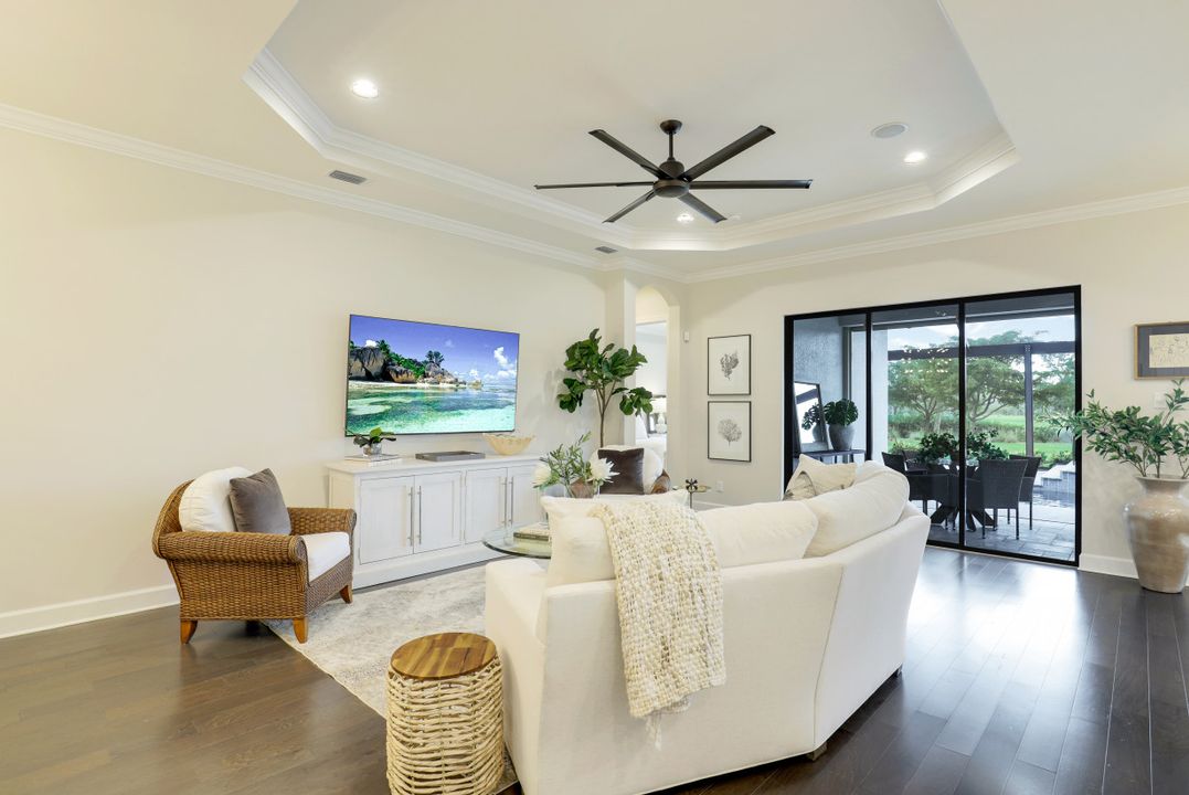 8815 Vaccaro Ct, Naples, FL 34119