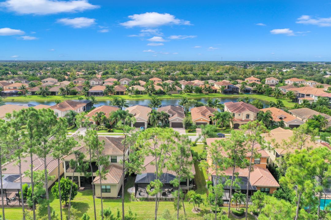 3367 Pacific Dr, Naples, FL 34119