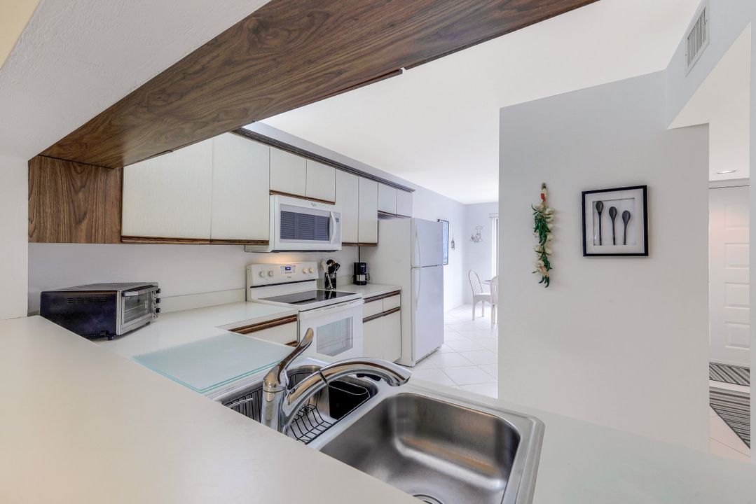 1208 Commonwealth Cir #J-202, Naples, FL 34116