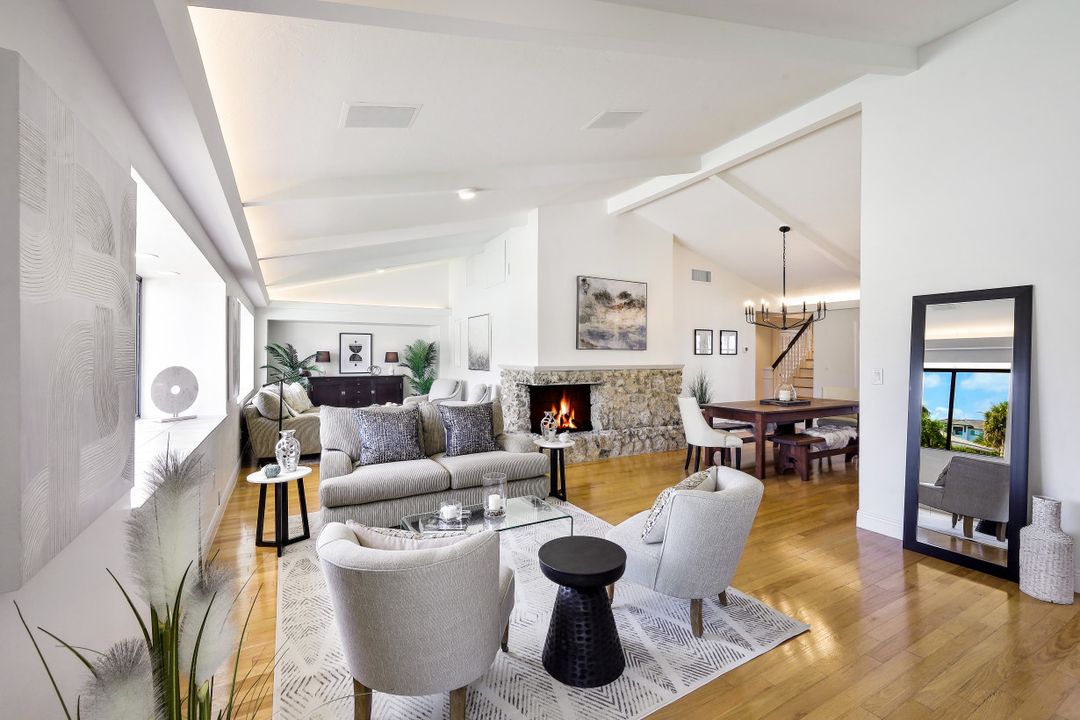 438 Lagoon Ave, Naples, FL 34108