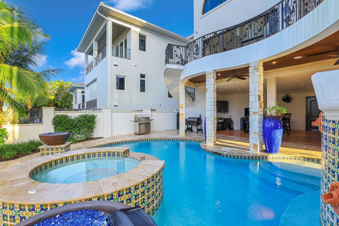 10080 Gulf Shore Dr, Naples, FL 34108