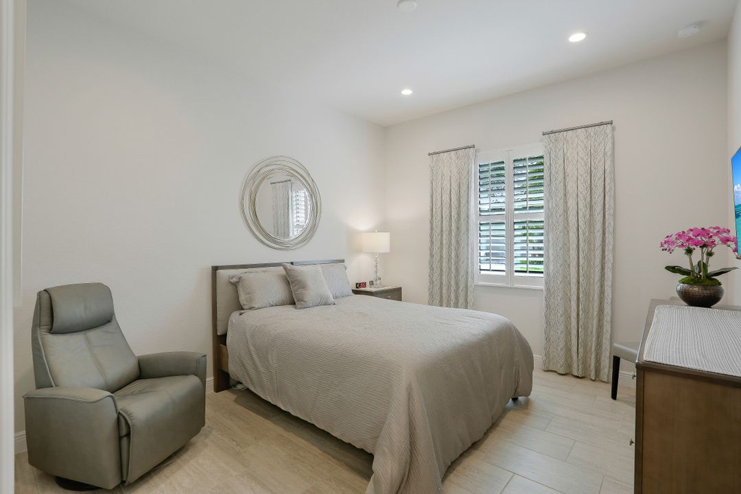 10030 Florence Cir, Naples, FL 34119