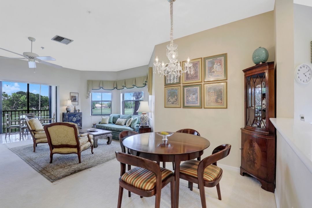 220 Vintage Cir #205, Naples, FL 34119