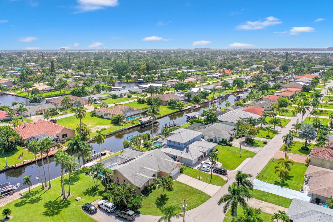 5215 Tamiami Ct, Cape Coral, FL 33904