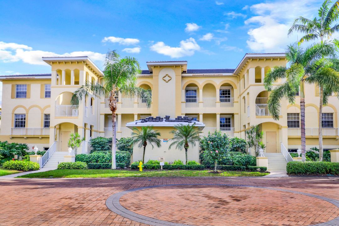 700 Bentwater Cir #103, Naples, FL 34108