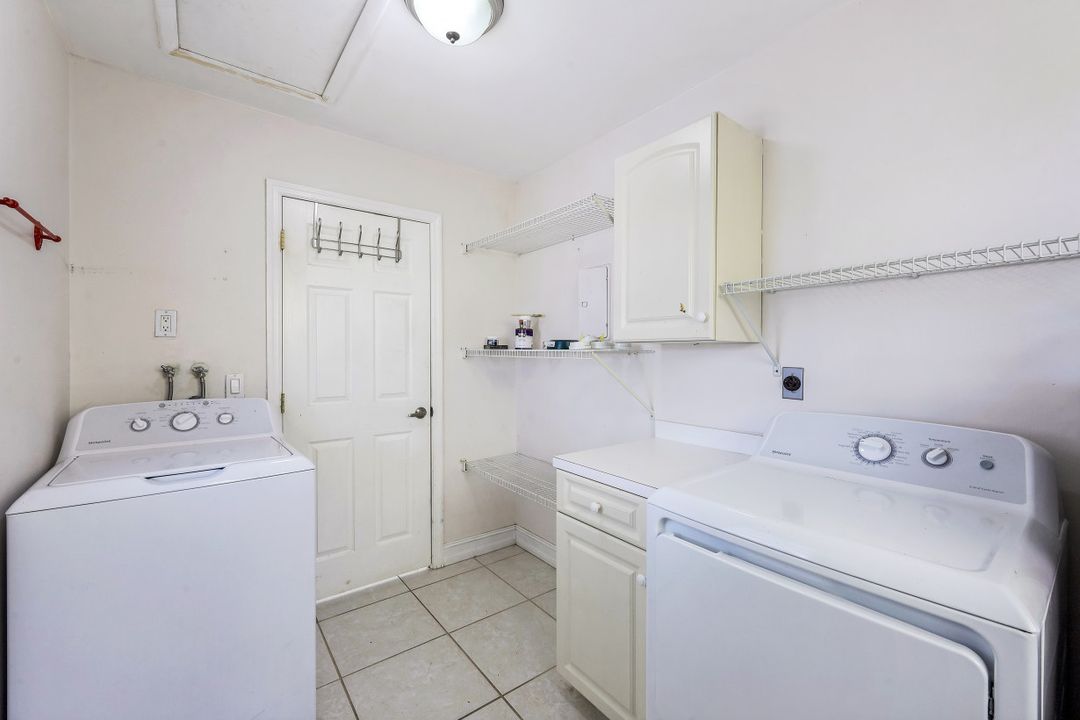 513 104th Ave N, Naples, FL 34108