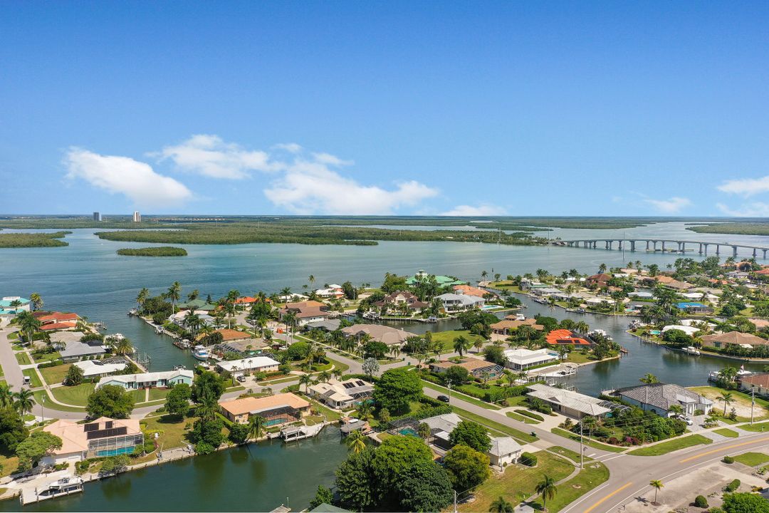 1201 Laurel Ct, Marco Island, FL 34145