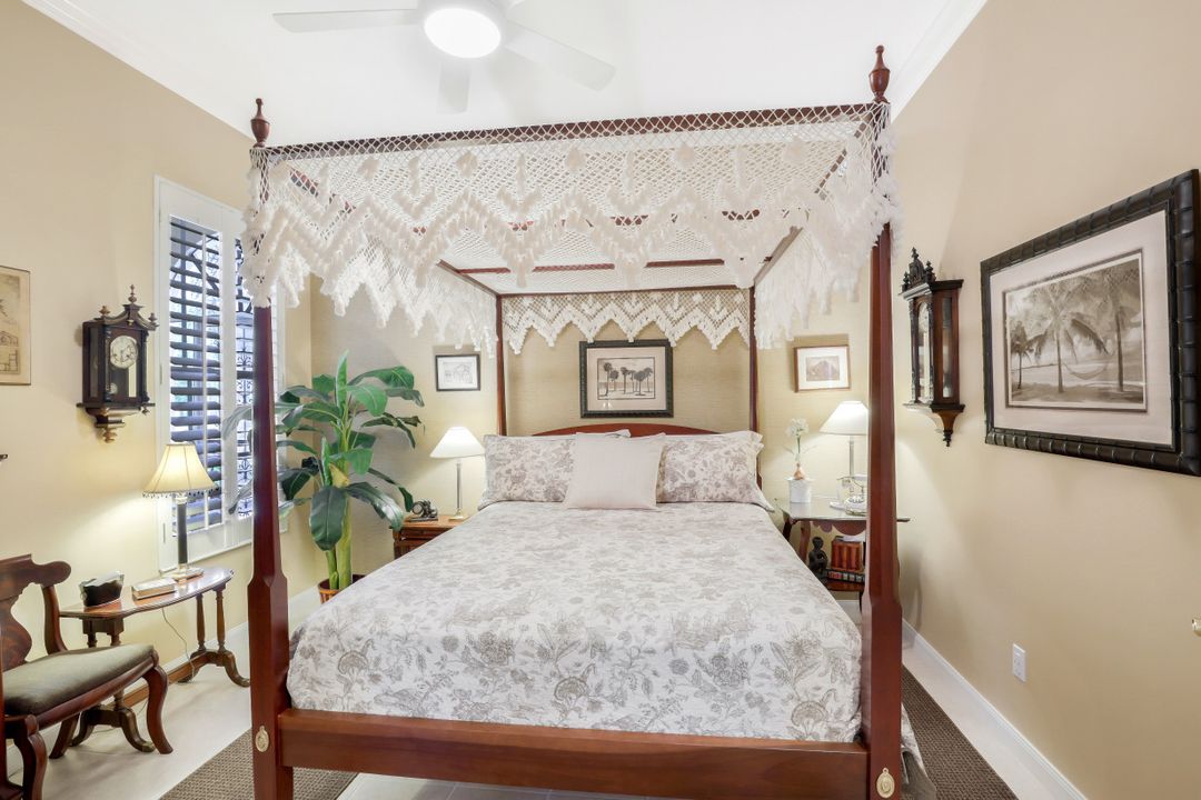 5981 Bermuda Ln, Naples, FL 34119