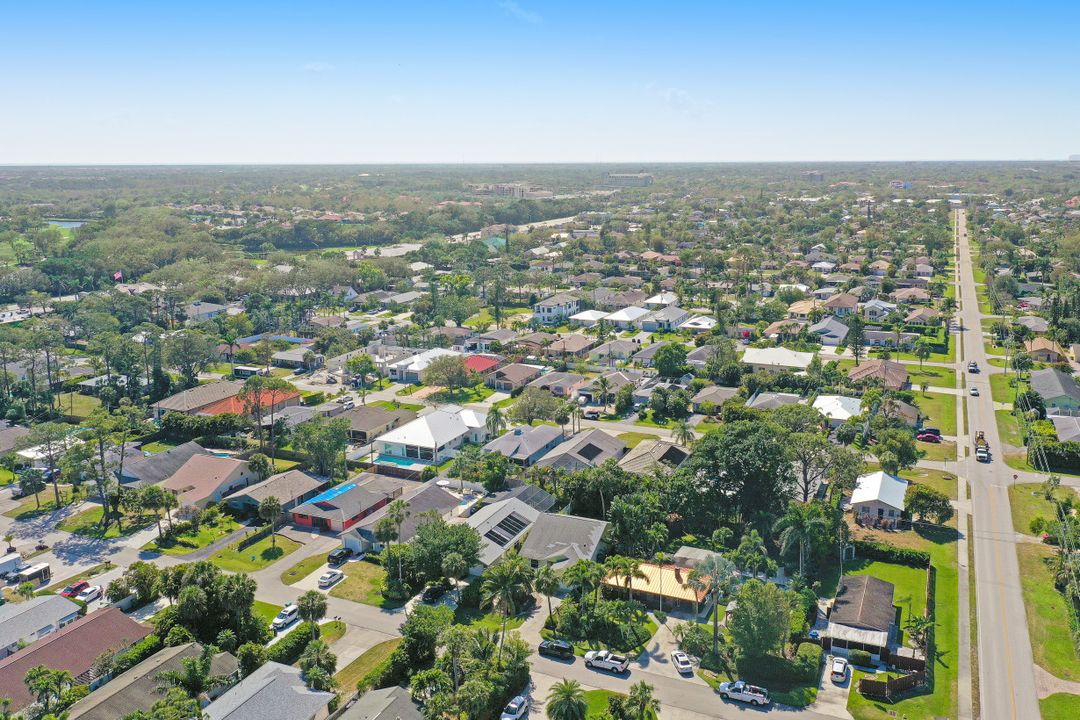 812 102nd Ave N, Naples, FL 34108