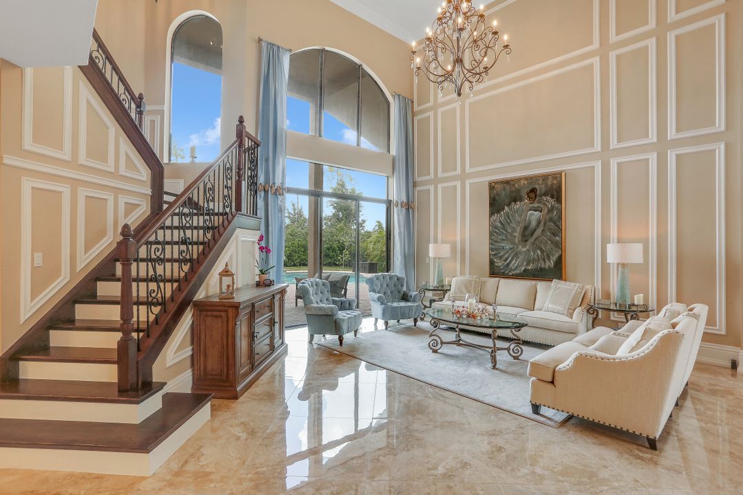 2934 Cinnamon Bay Cir, Naples, FL 34119