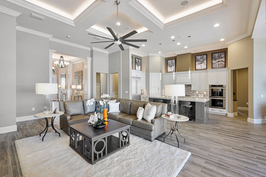 9067 Breakwater Dr, Naples, FL 34120