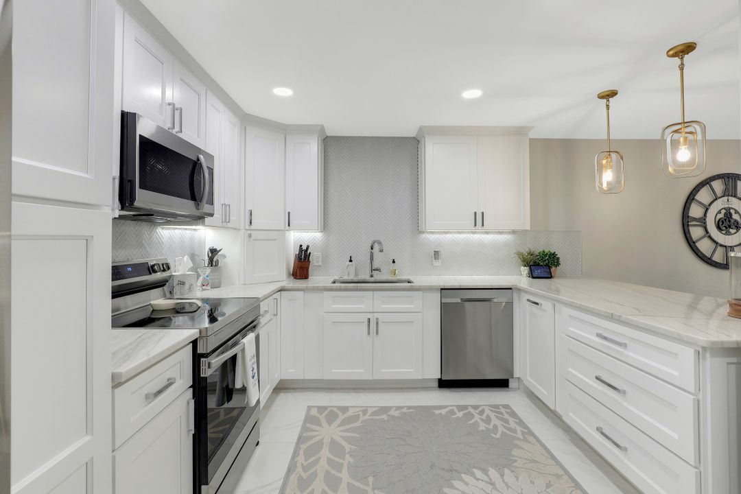 3333 Gulf Shore Blvd N #103, Naples, FL 34103