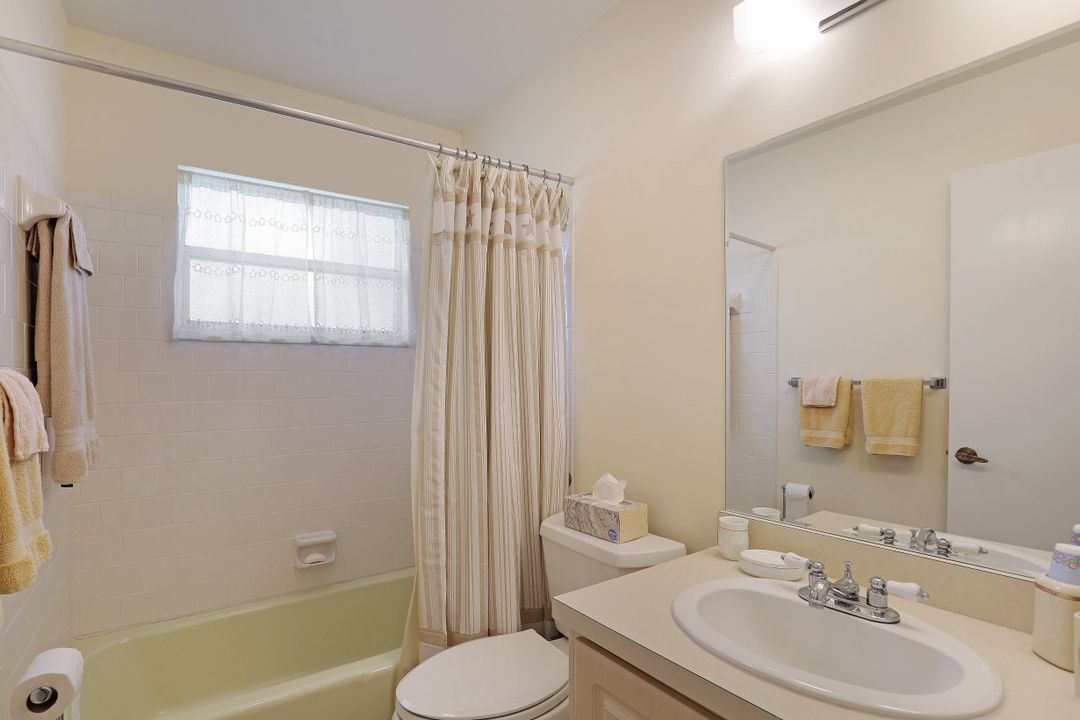 1017 Forest Lakes Dr, Naples, FL 34105