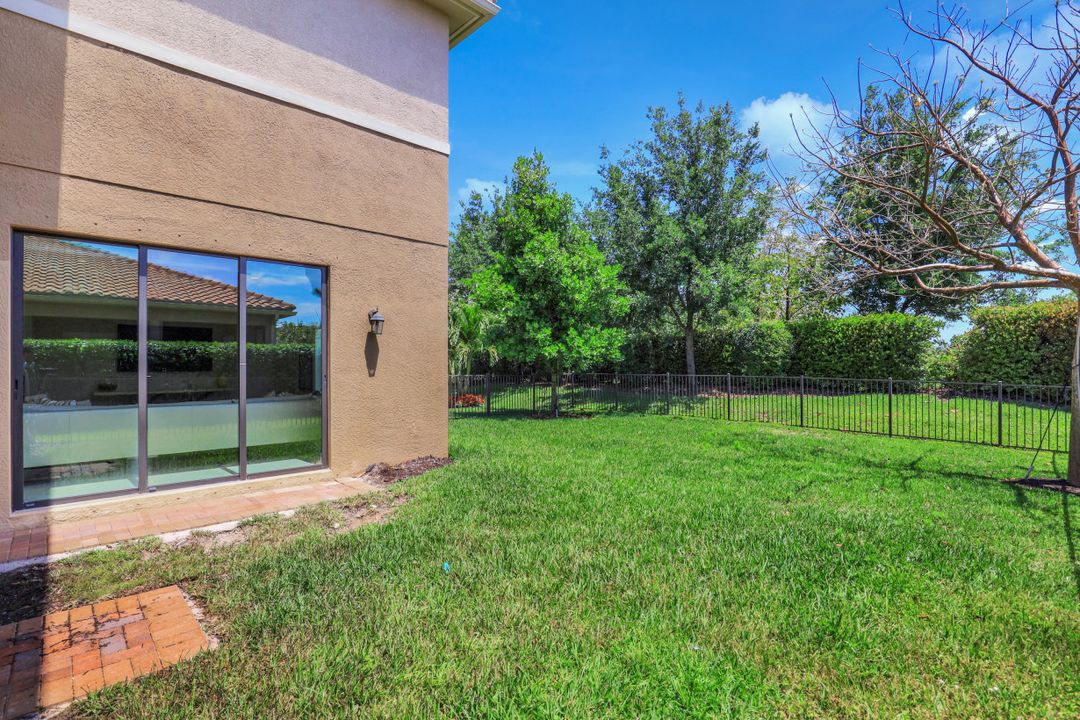 3054 Hudson Terrace, Naples, FL 34119