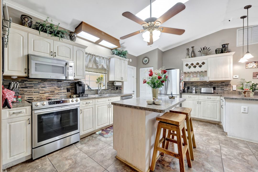 7160 Vassar Dr, Fort Myers, FL 33908