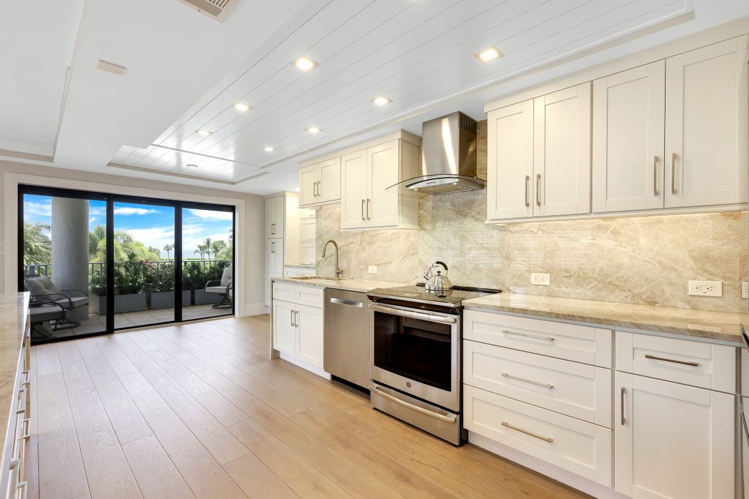 4451 Gulf Shore Blvd N #302, Naples, FL 34103