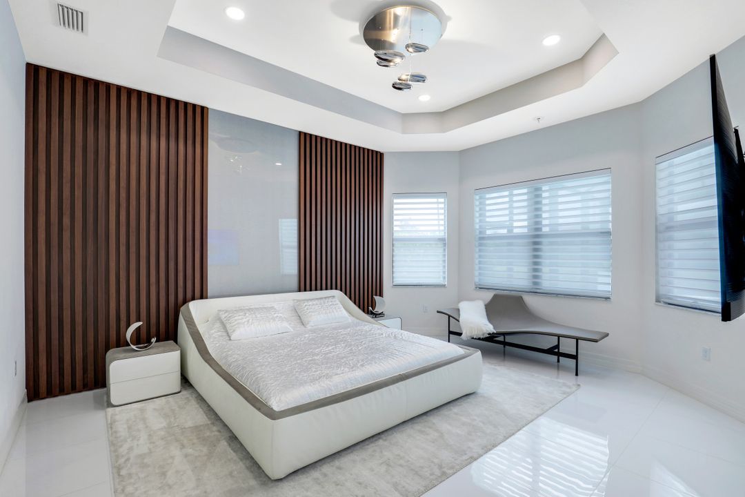 4448 Aurora St, Naples, FL 34119