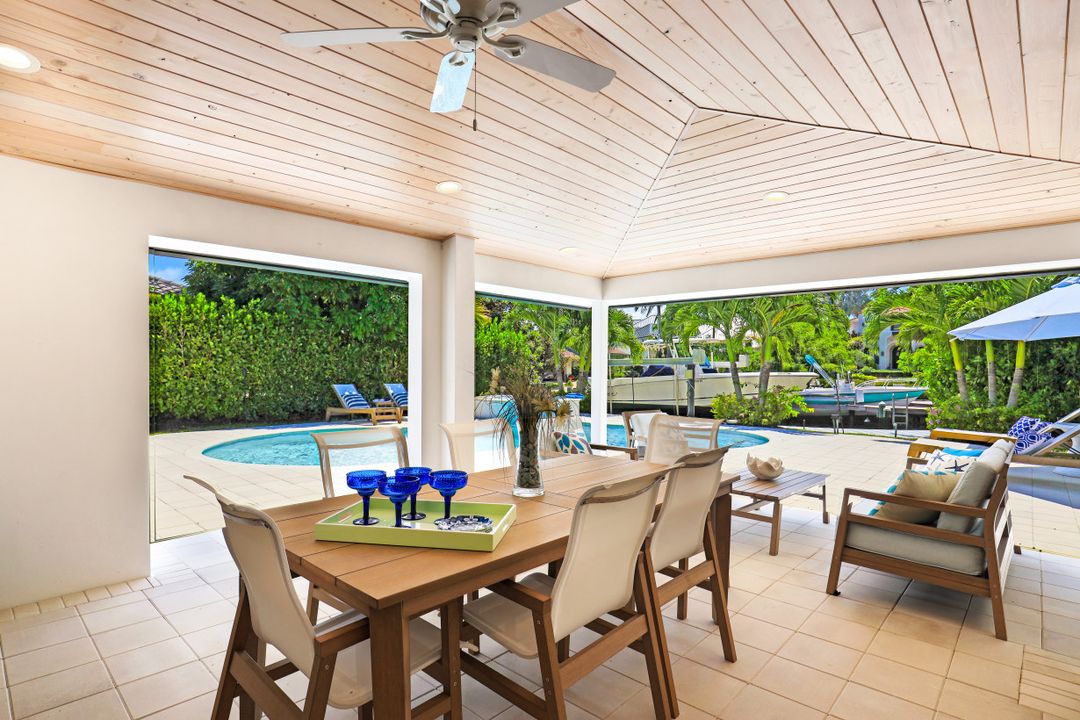 1300 Dolphin Rd, Naples, FL 34102