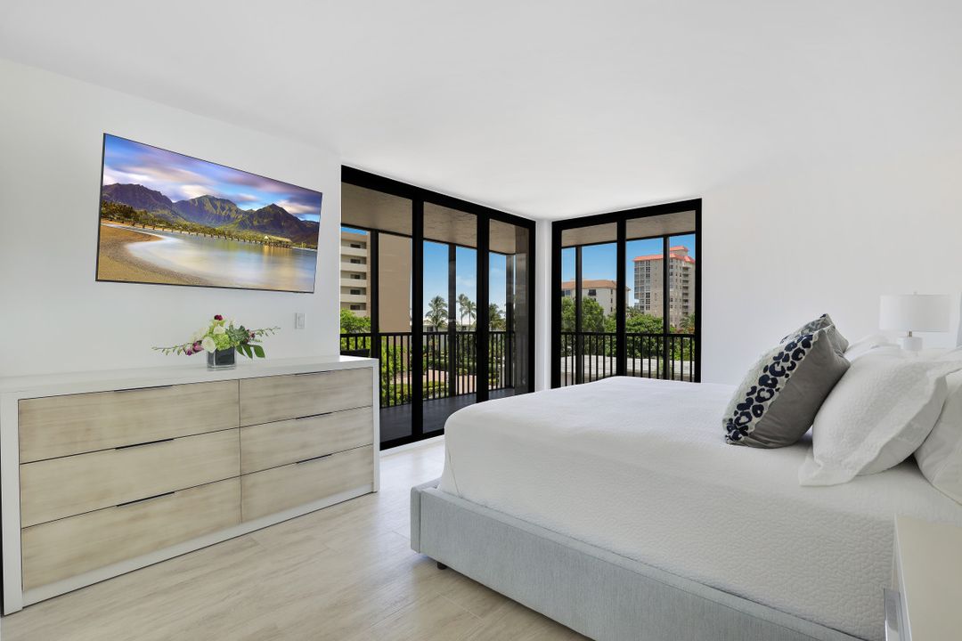 10482 Gulf Shore Dr #231, Naples, FL 34108