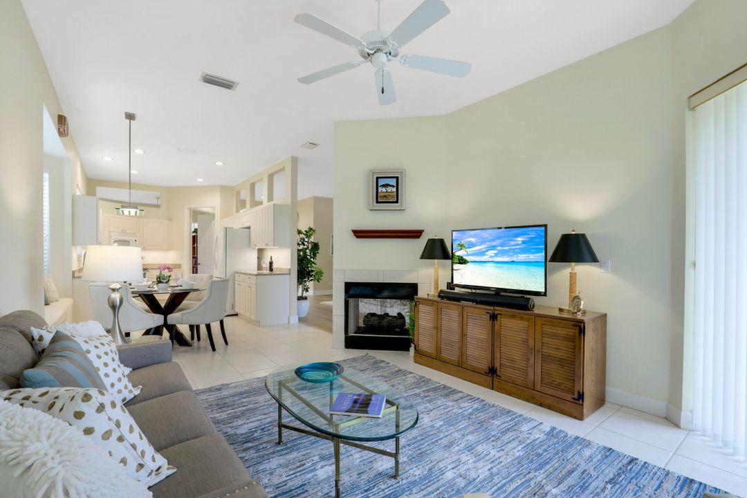 6082 Highwood Park Ct, Naples, FL 34110