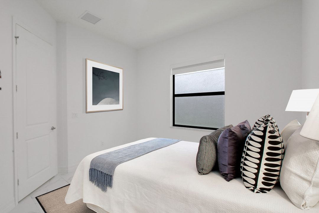 4488 Aurora St, Naples, FL 34119