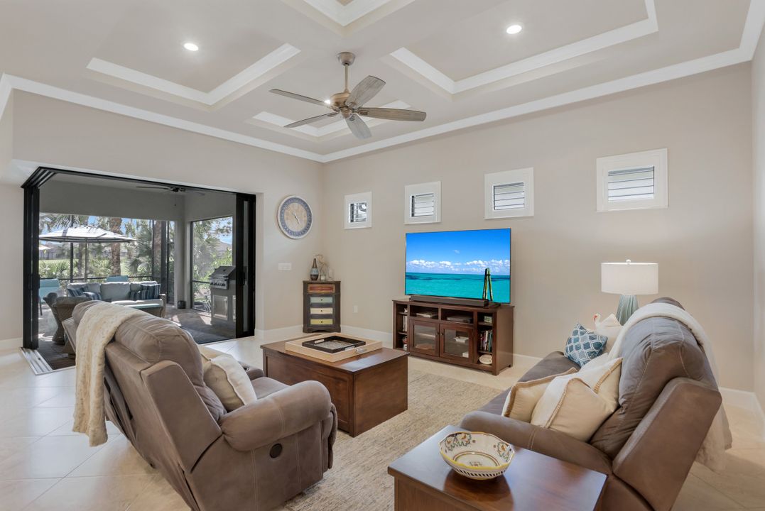 9350 Greyhawk Trl, Naples, FL 34120