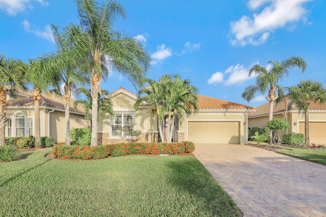 9090 Limestone Ln, Naples, FL 34120