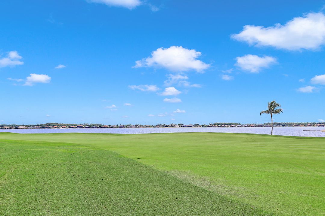 9017 Quarry Dr, Naples, FL 34120