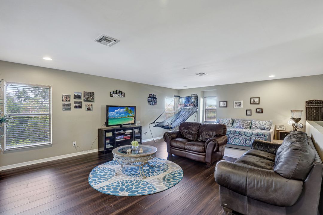 2806 Embers Pkwy W, Cape Coral, FL 33993