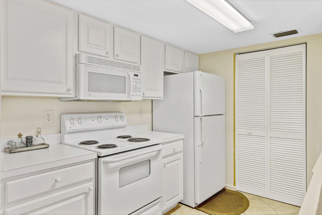 4122 Residence Drive #102, Fort Myers, FL 33901