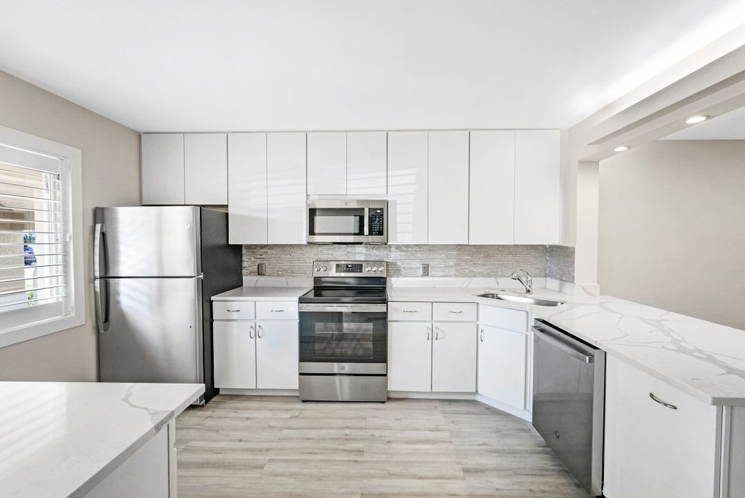 7797 Esmeralda Way #K-102, Naples, FL 34109