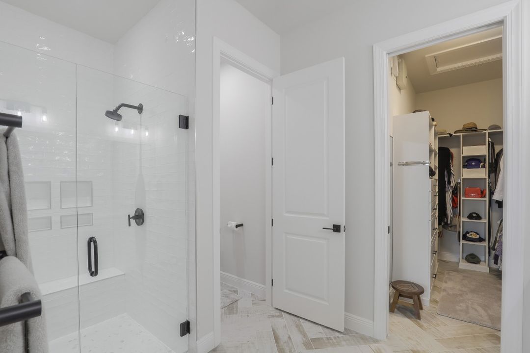 8967 St Lucia Dr, Naples, FL 34114