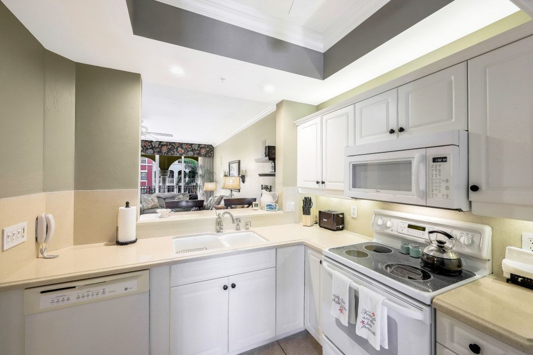 410 Bayfront Pl, Naples, FL 34102