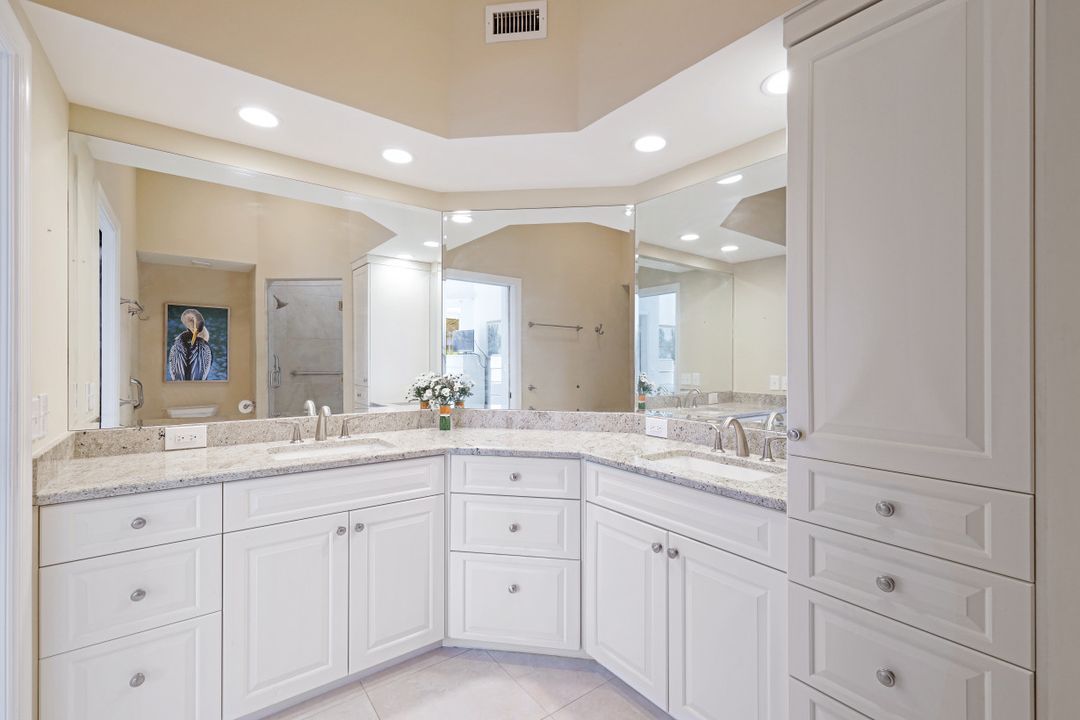 7606 Pebble Creek Cir #304, Naples, FL 34108