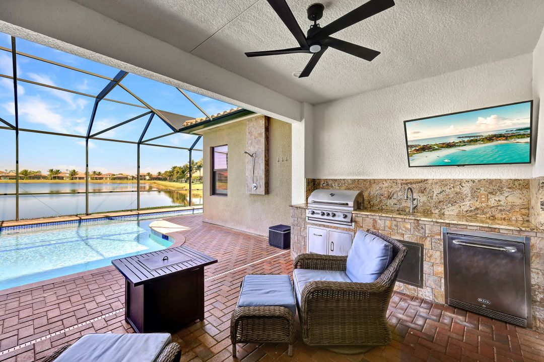 2739 Cinnamon Bay Cir, Naples, FL 34119