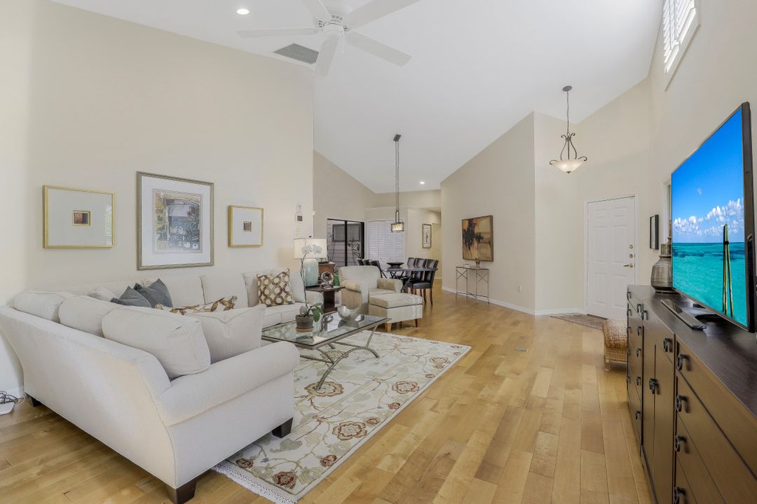 6627 Trident Way, Naples, FL 34108