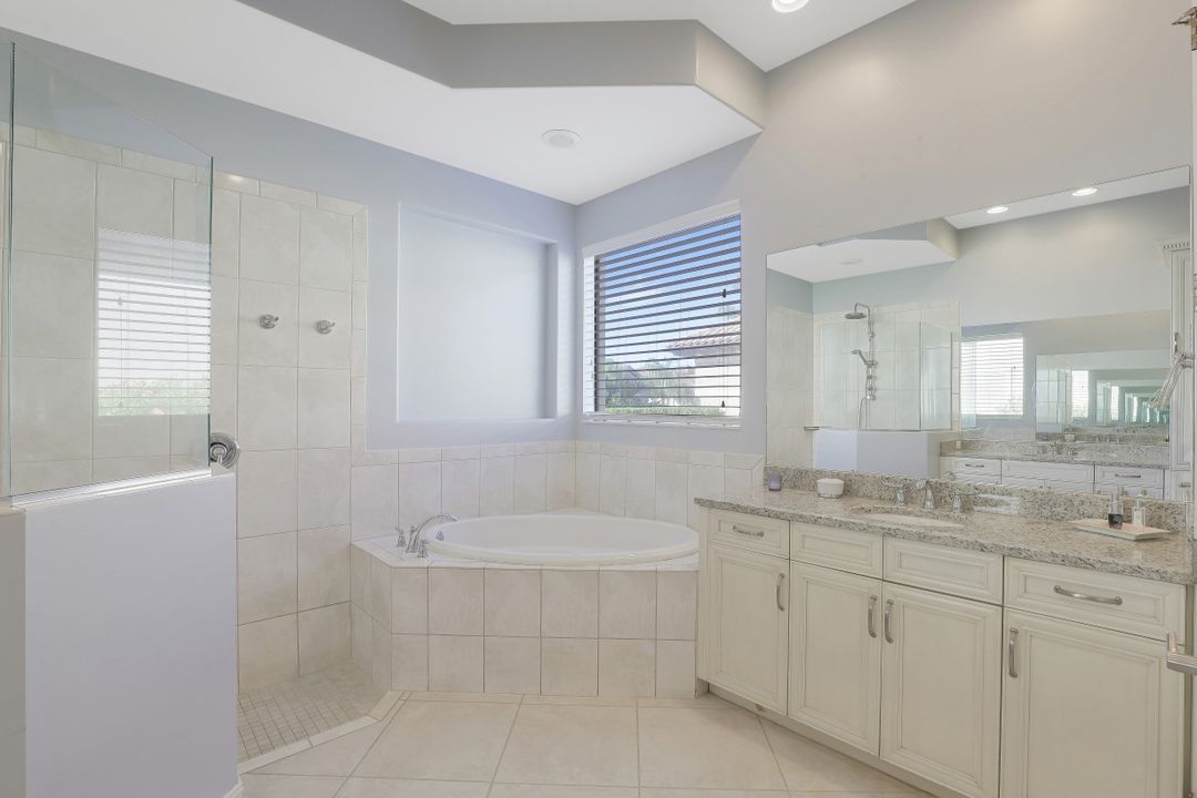 15907 Secoya Reserve Cir, Naples, FL 34110