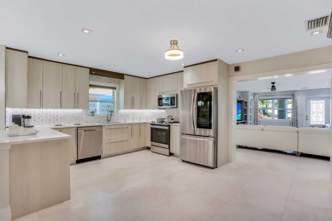 648 100th Ave N, Naples, FL 34108