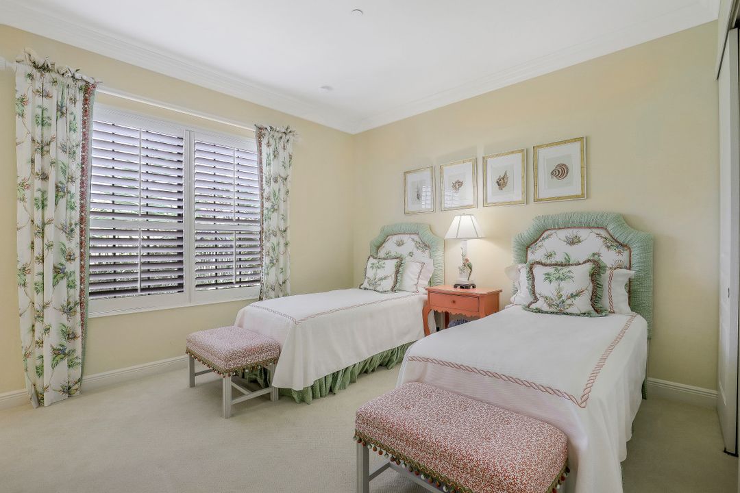 2542 Marquesa Royale Ln #301, Naples, FL 34109