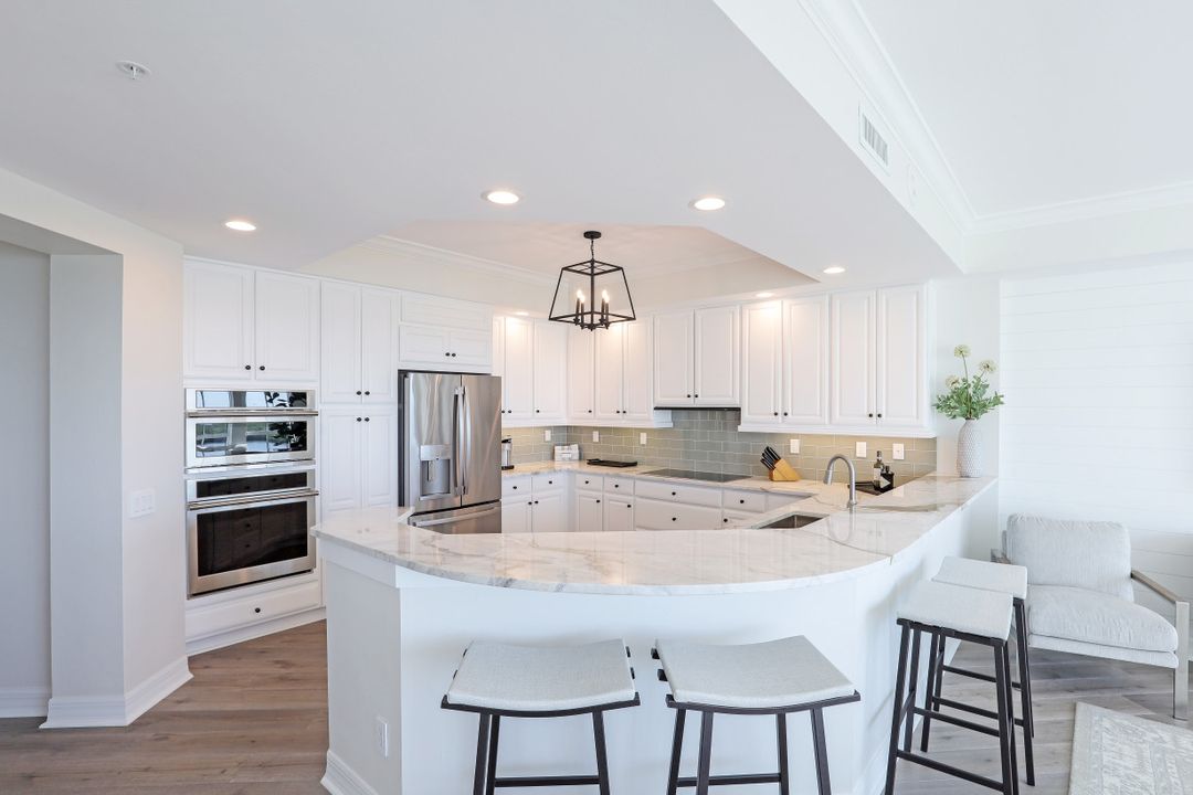 295 Grande Way #404, Naples, FL 34110