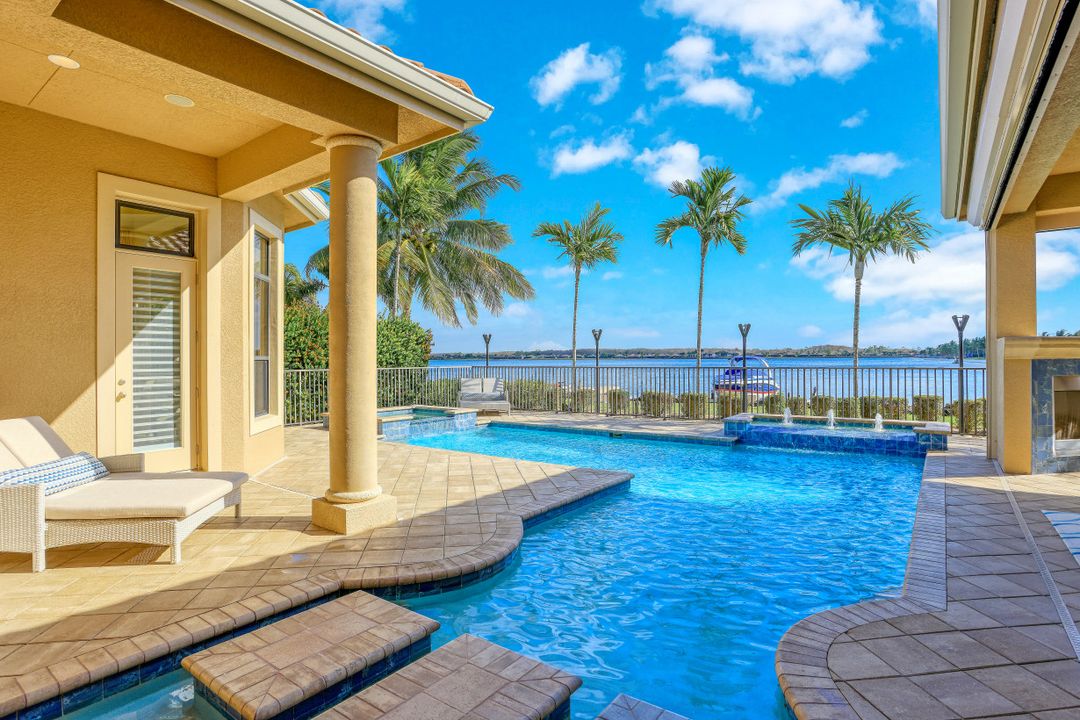 9214 Marble Stone Dr, Naples, FL 34120