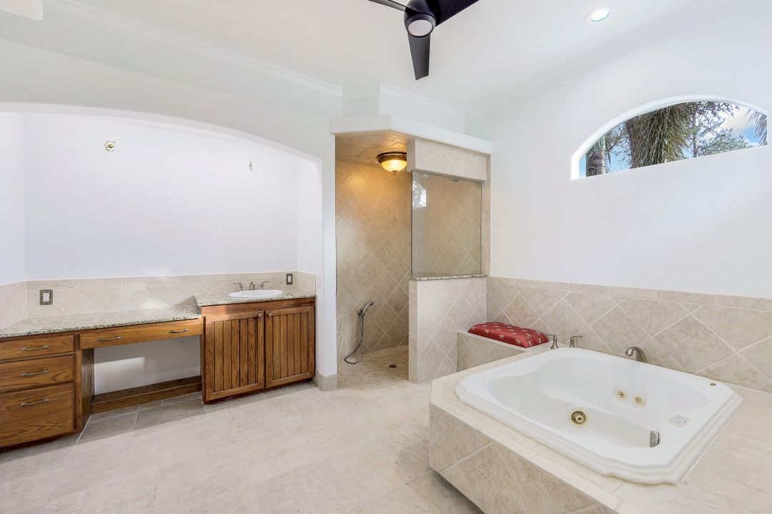 6087 Spanish Oaks Ln, Naples, FL 34119