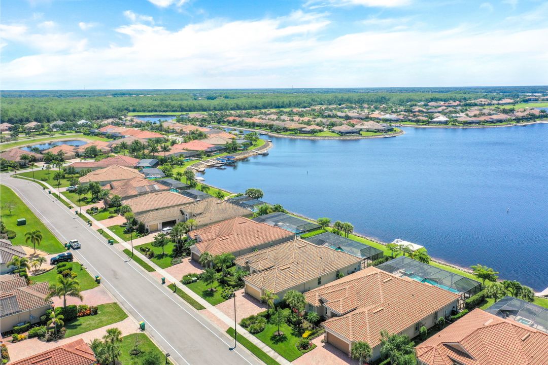 9273 Quarry Dr, Naples, FL 34120