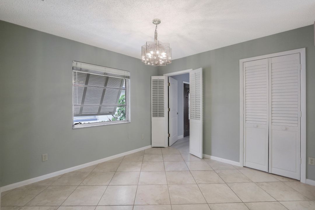 628 104th Ave N, Naples, FL 34108